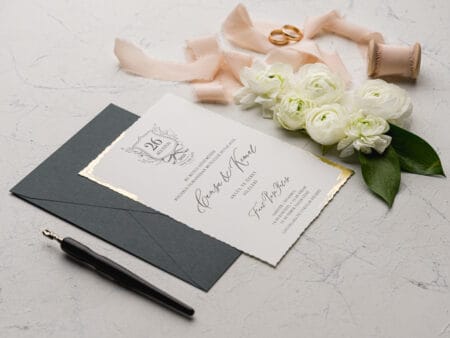 Invitatii nunta eleganta cu plic verde si detalii aurii