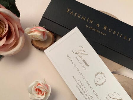 Invitatii nunta cu plic negru si invitatie crem dreptunghiulara