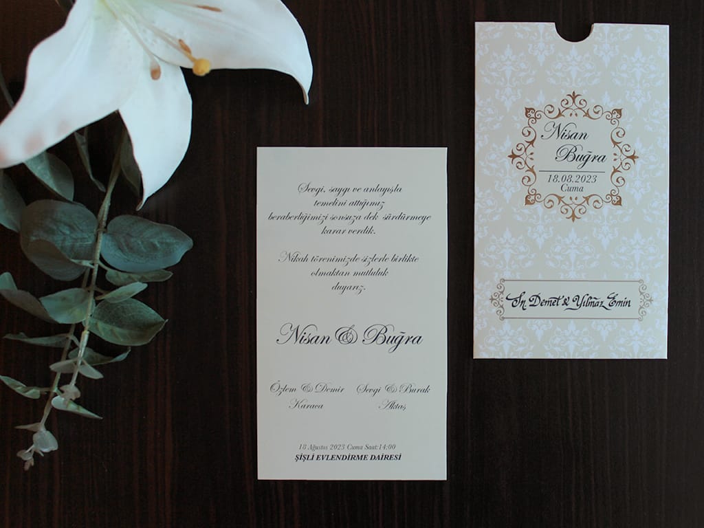 Invitatii nunta personalizare inclusa cu imprimeu crem si auriu Invitatii nunta personalizare inclusa cu imprimeu crem si auriu