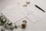 Invitatii nunta gri cu auriu eleganta personalizare inclusa