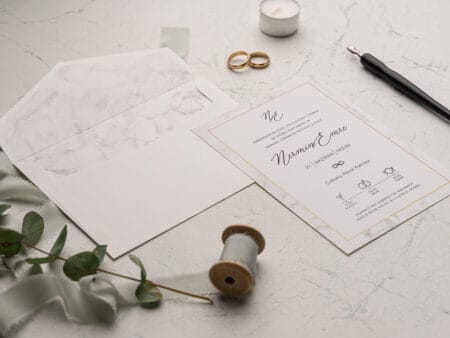 Invitatii nunta gri cu auriu eleganta personalizare inclusa