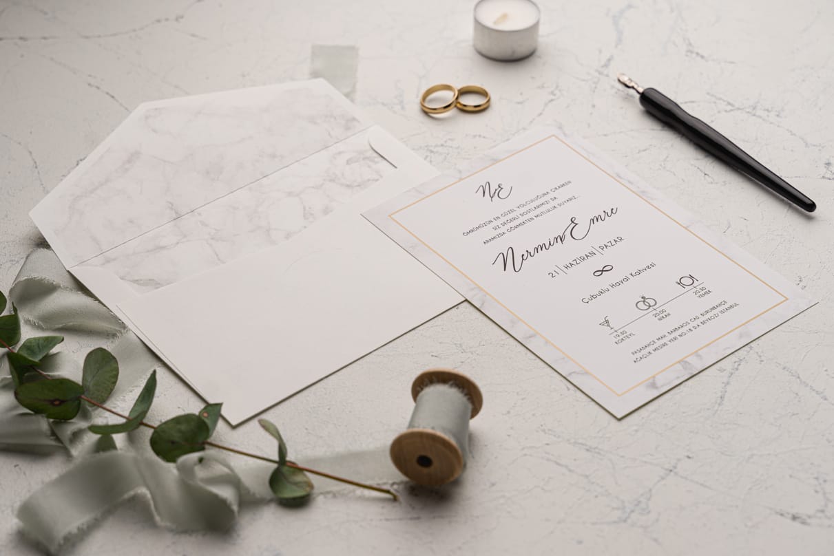 Invitatii nunta gri cu auriu eleganta personalizare inclusa Invitatii nunta gri cu auriu eleganta personalizare inclusa