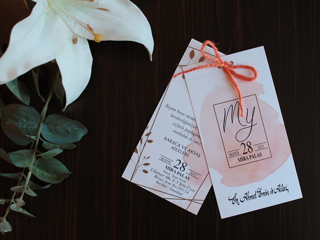 Invitatii nunta roz cu maro formata din carton dublu Invitatii nunta roz cu maro formata din carton dublu