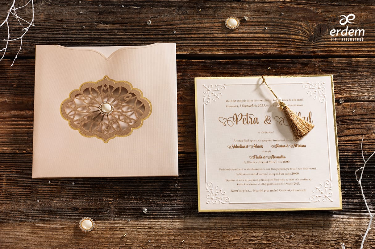 Invitatii nunta eleganta din carton gros cu canaf auriu Invitatii nunta eleganta din carton gros cu canaf auriu