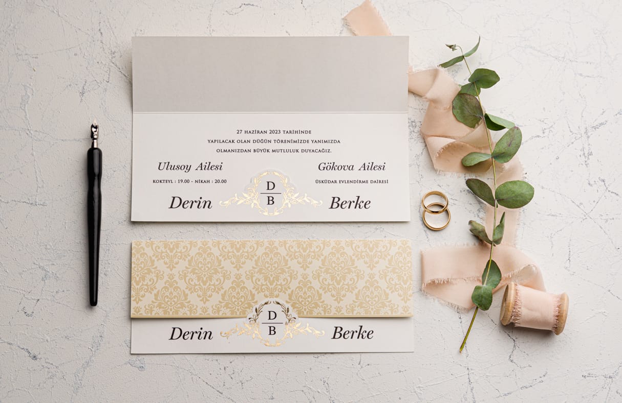 Invitatii nunta cu auriu printata pe carton gros alb lucios Invitatii nunta cu auriu printata pe carton gros alb lucios