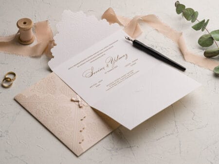 Invitatii nunta eleganta nunata somon cu panglica