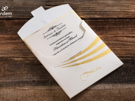Invitatii nunta eleganta cu plic crem cu auriu din carton gros elegant