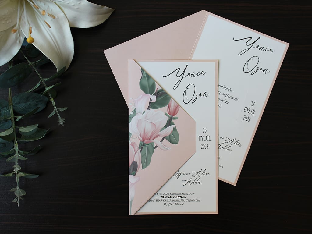 Invitatii nunta somon cu flori personalizare inclusa in pret Invitatii nunta somon cu flori personalizare inclusa in pret