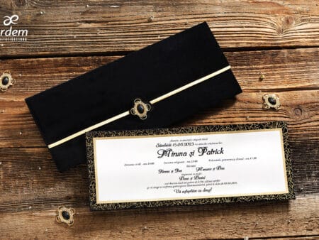 Invitatii nunta eleganta plic negru cu bijuterie