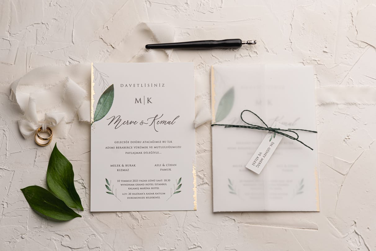 Invitatie nunta din calc cu auriu si frunze Invitatie nunta din calc cu auriu si frunze