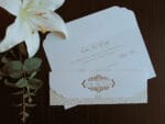 Invitatii nunta eleganta nuanta crem cu auriu 1 Invitatii nunta eleganta nuanta crem cu auriu