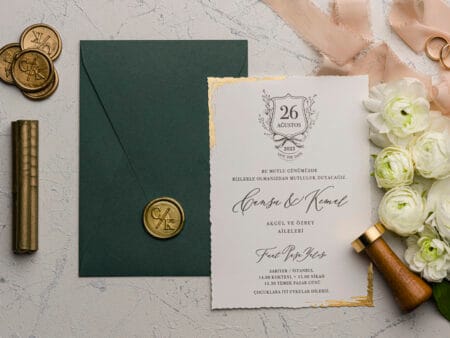 Invitatii nunta eleganta cu plic verde si detalii aurii