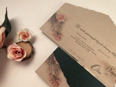 Invitatii nunta fara striatii cu model floral in partea stanga