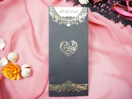 Invitatii nunta negre model auriu floral