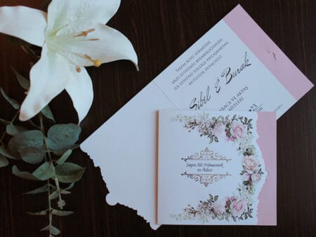Invitatii nunta cu bujori decupata elegant