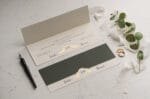 Invitatii nunta verde cu auriu personalizare inclusa in pret