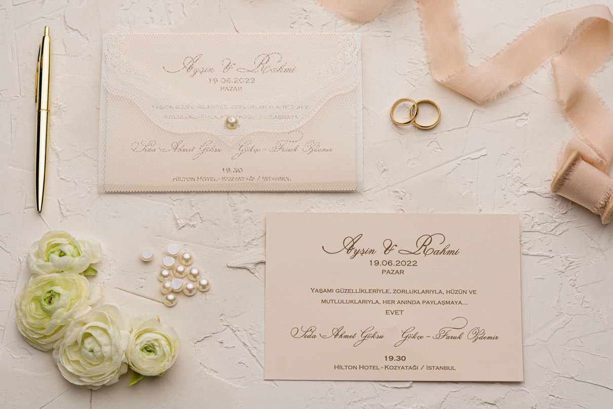 Invitatii nunta eleganta cu plic transparet si perla Invitatii nunta eleganta cu plic transparet si perla