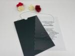 Invitatii nunta plexiglass neagra cu text colorat 1 Invitatii nunta plexiglass neagra cu text colorat