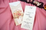 Invitatii nunta model clasic floral cu sfoara