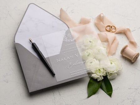 Invitatii nunta plexiglass cu plic gri patrat
