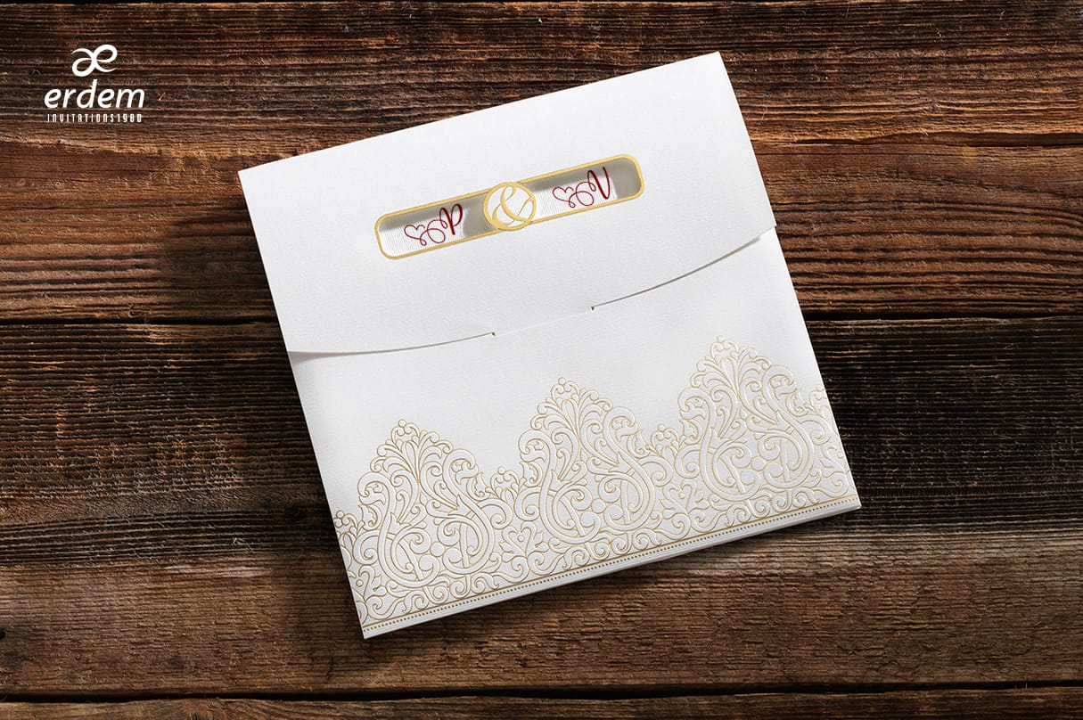 Invitatii nunta eleganta din carton ivorie gros si detalii aurii Invitatii nunta eleganta din carton ivorie gros si detalii aurii