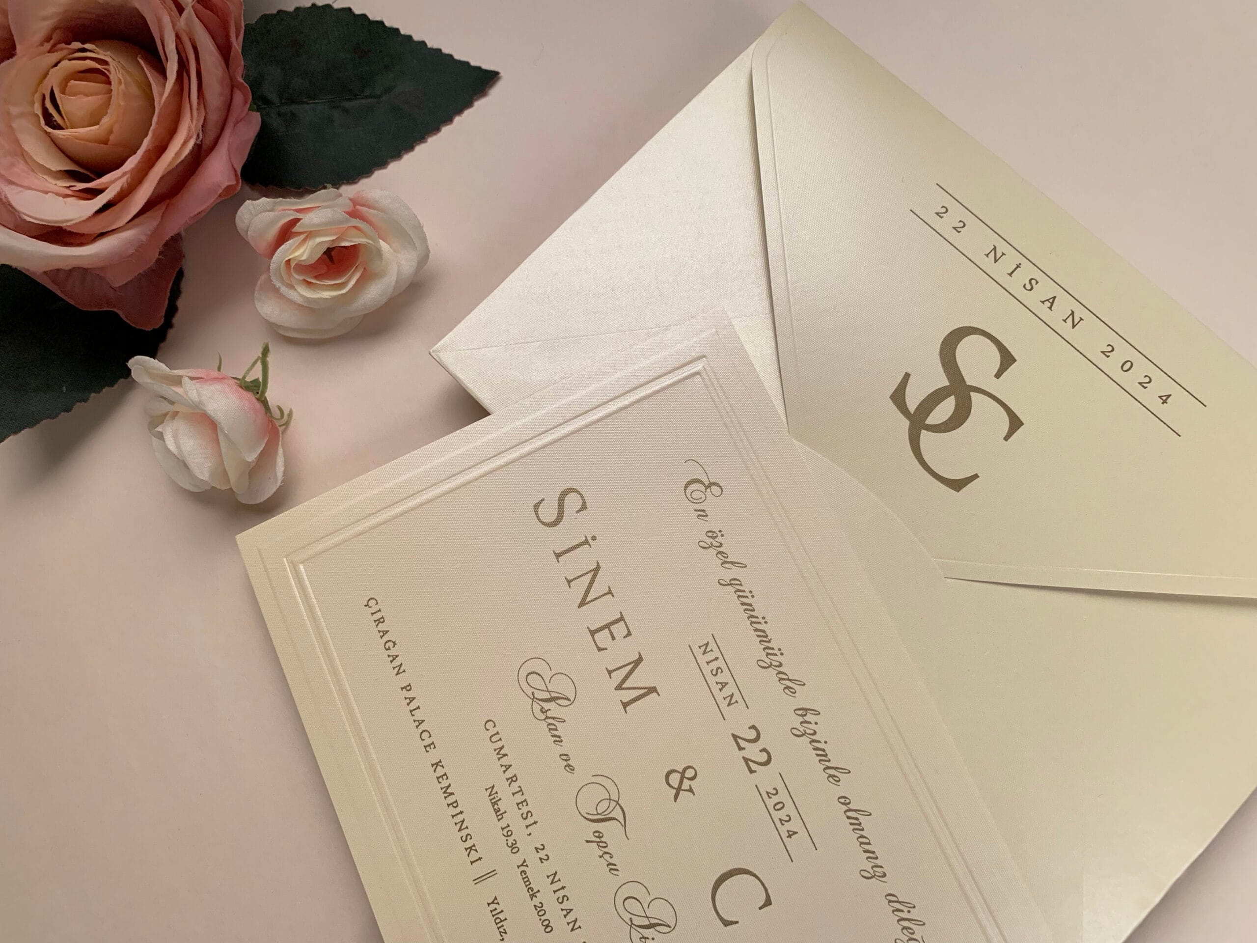 Invitatii nunta eleganta din carton sidef crem Invitatii nunta eleganta din carton sidef crem