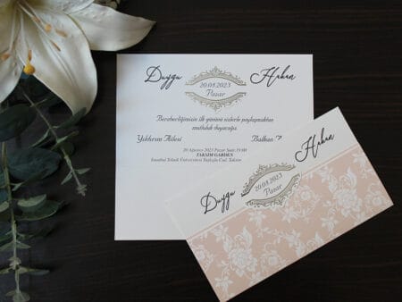 Invitatii nunta eleganta cu imprimeu somon si chenar auriu