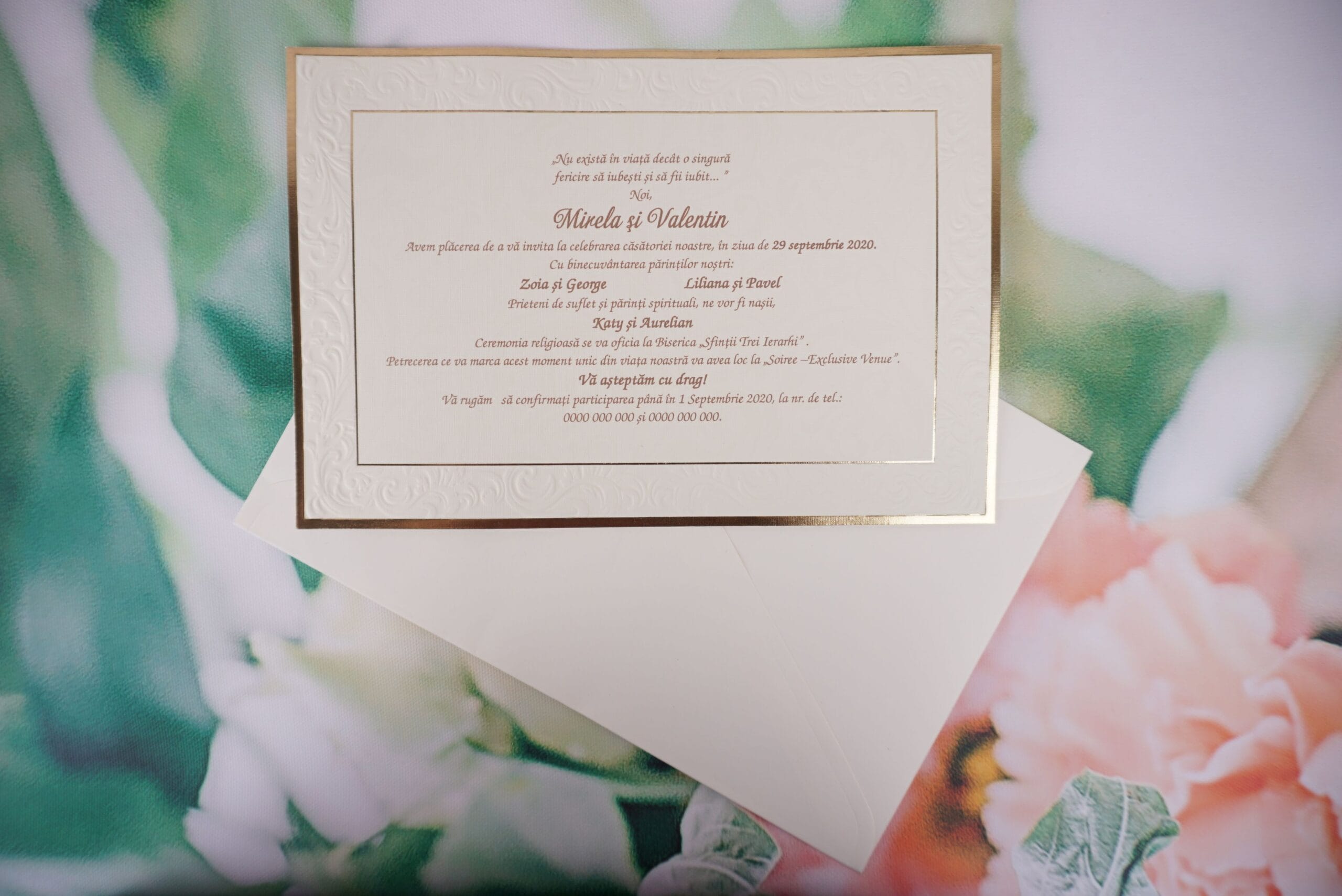 Invitatie nunta eleganta cu auriu si carton crem Invitatie nunta eleganta cu auriu si carton crem