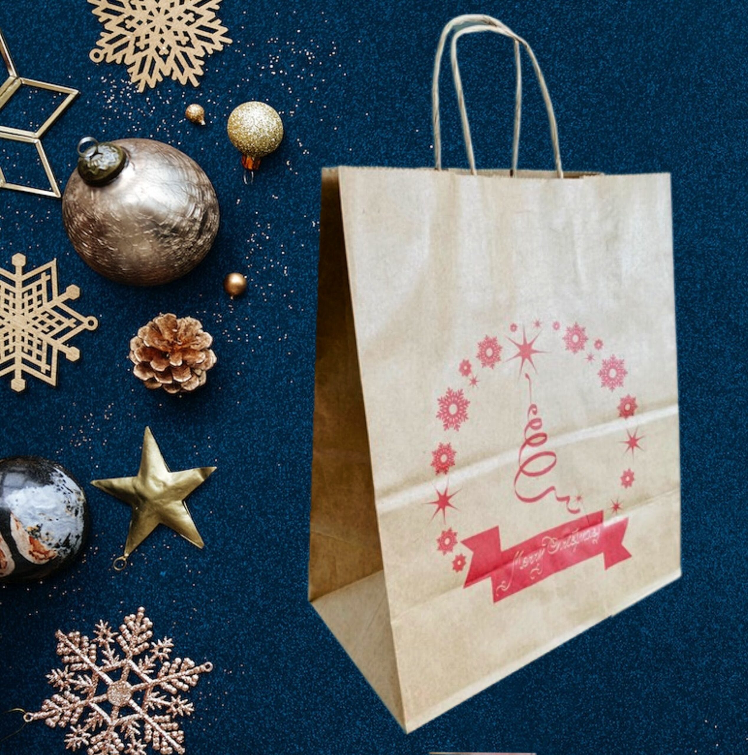 Punga natur model Merry Christmas - 25x11x30 - 100 buc Caracteristici:Adaugati o noua nota de sarbatori cadourilor dvs. Nu este nevoie sa va complicati cu hartie de ambalat si panglica datorita acestor pungi de cadouri festive.Puneti cadourile si bunatatile pe perioada iernii in aceste pungi notabile pentru a adauga un pic de magie in acest sezon.Kraft natur 90gr./mpRecomandari:Nu gasesti produsul cautat mai jos ?Vezi alte produse similare AICI