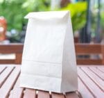 Caracteristici:Hartie kraft alba 70gr/mp&nbsp;Ideala pentru a inlocui sacosele din plastic mici