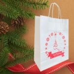 Punga alba model Merry Christmas - 20x9x25 - 100 buc 1 Punga alba model Merry Christmas – 25x11x30 – 100 buc