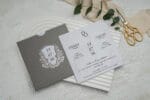 Invitatie nunta gri din carton 13x13cm ǀ e-Marturii.ro