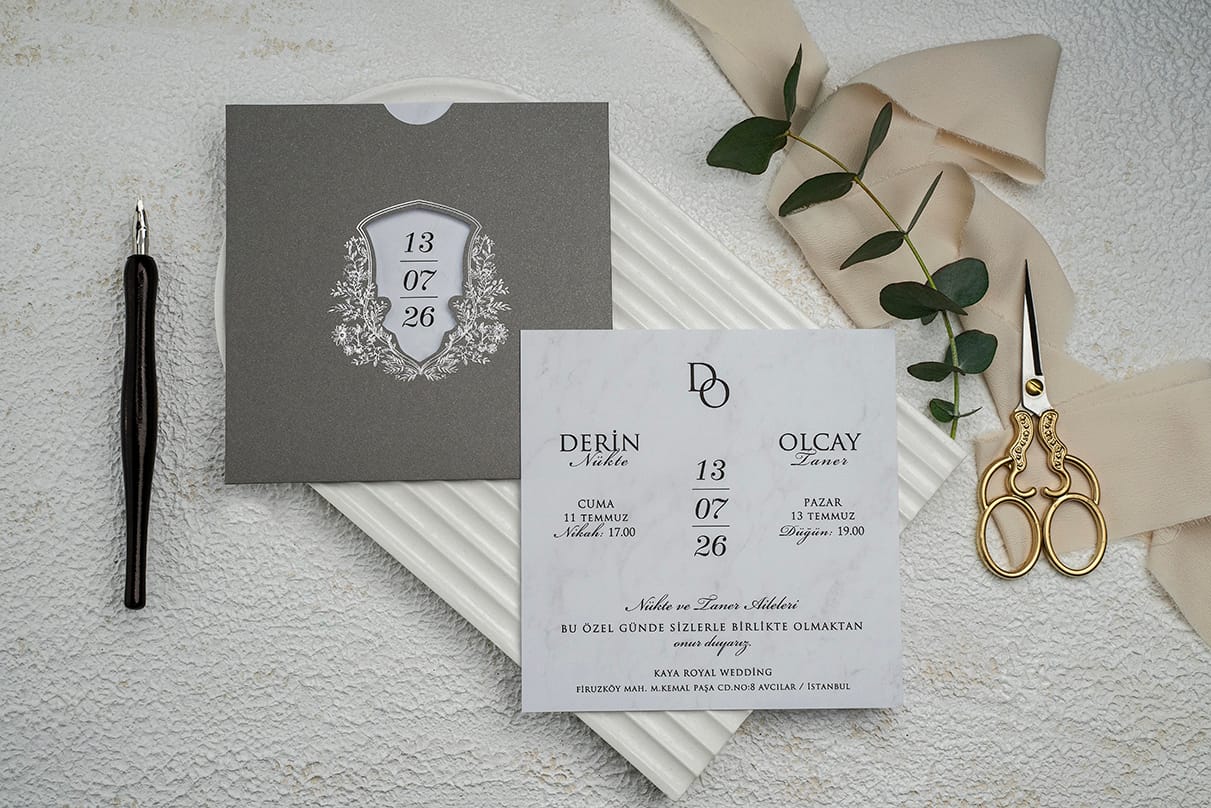 Invitatie nunta gri din carton 13x13cm ǀ e-Marturii.ro Invitatie nunta gri din carton 13x13cm ǀ e-Marturii.ro