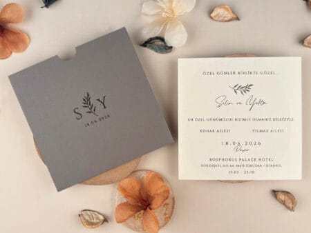Invitatie nunta patrata cu plic gri