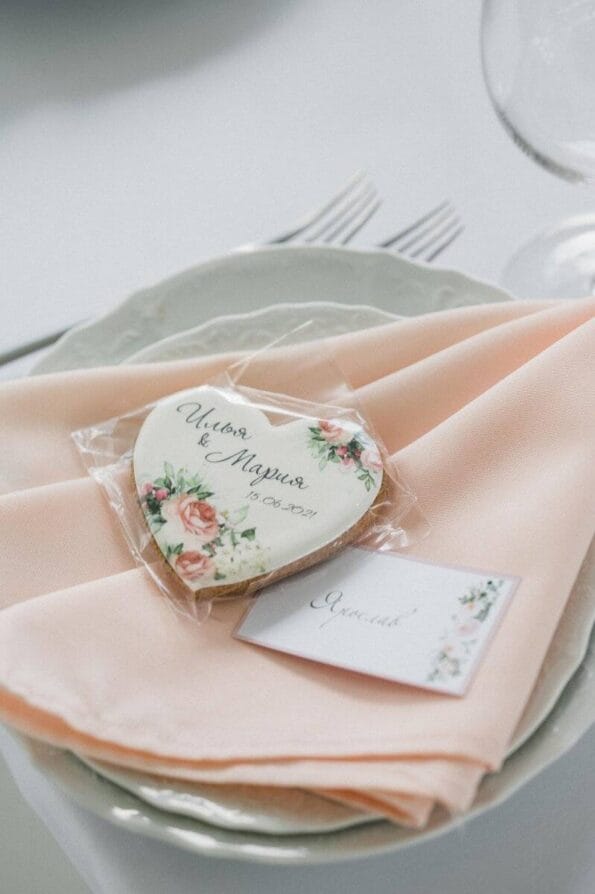 Cum sa asezi invitatii la nunta? 5 secrete de la profesionisti Cum sa asezi invitatii la nunta? 5 secrete de la profesionisti