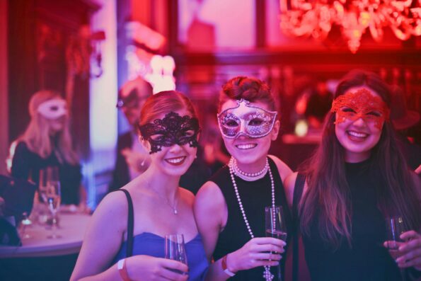 Tipuri de invitati la nunta – Cine sunt si cum ii recunosti Tipuri de invitati la nunta – Cine sunt si cum ii recunosti